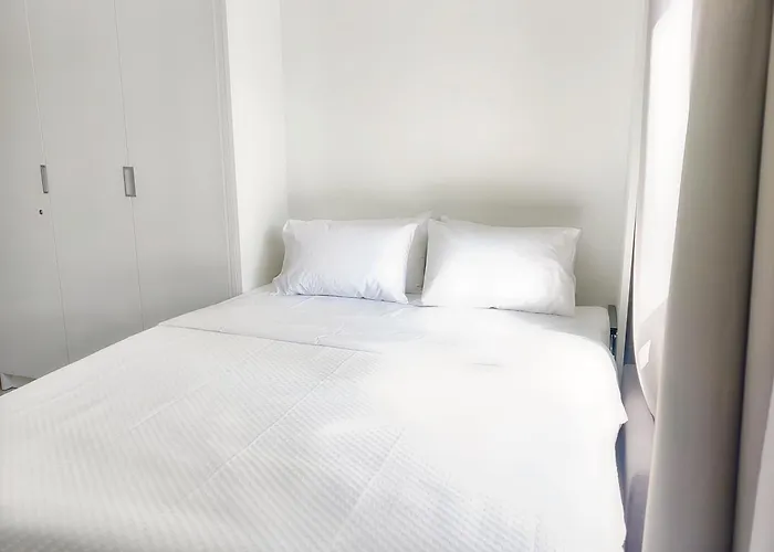 Pretty Petitie Fully Equipped City Center Studio