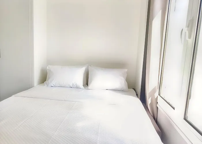 Pretty Petitie Fully Equipped City Center Studio